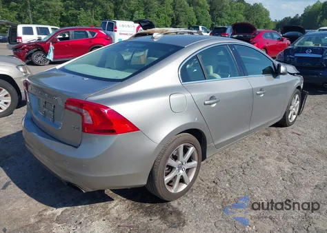 2016 Volvo S60 T5 Drive-E Premier z USA, uszkodzony, nr VIN YV126MFK3G2392066